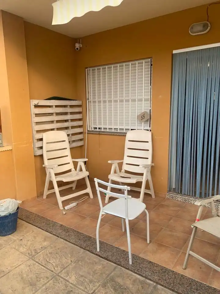Bungalow with pool for sale in De La Gloria