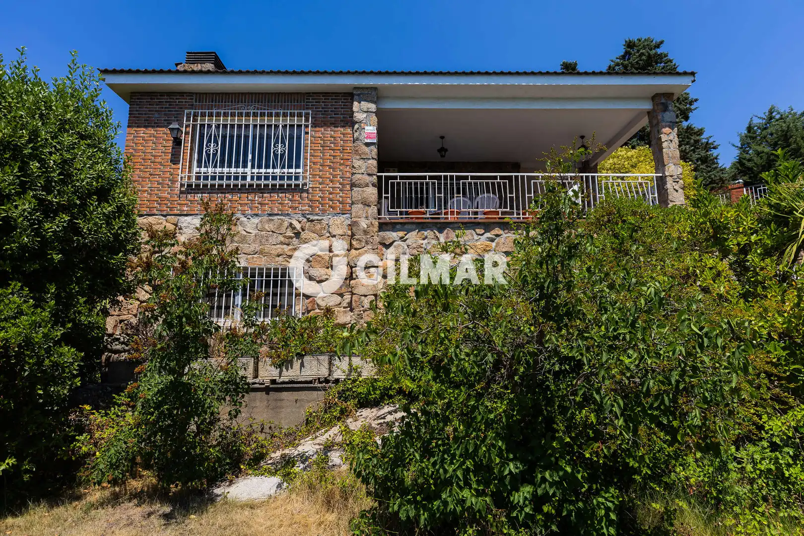 Vista exterior de Casa o xalet en venda en Hoyo de Manzanares amb Calefacció, Jardí privat i Piscina