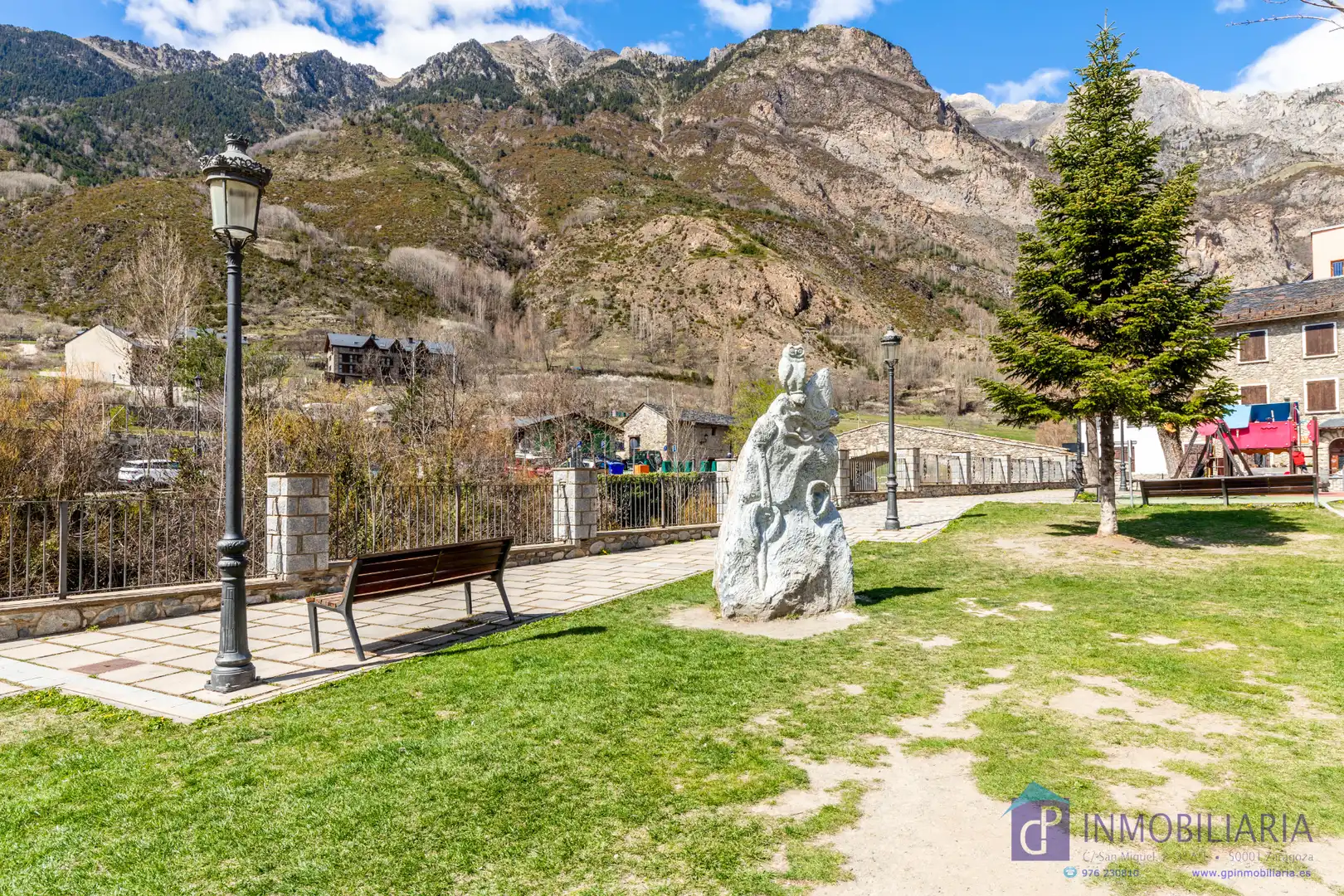 Außenansicht von Wohnung zum Verkauf in Benasque mit Heizung, Parkett und Terrasse