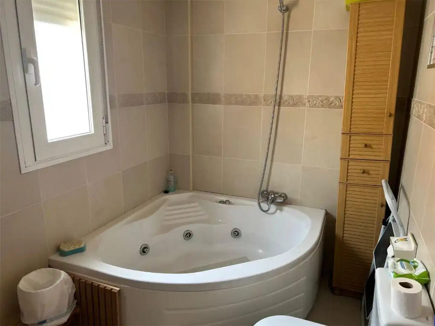 Badezimmer von Einfamilien-Reihenhaus zum Verkauf in  Granada Capital mit Klimaanlage und Balkon