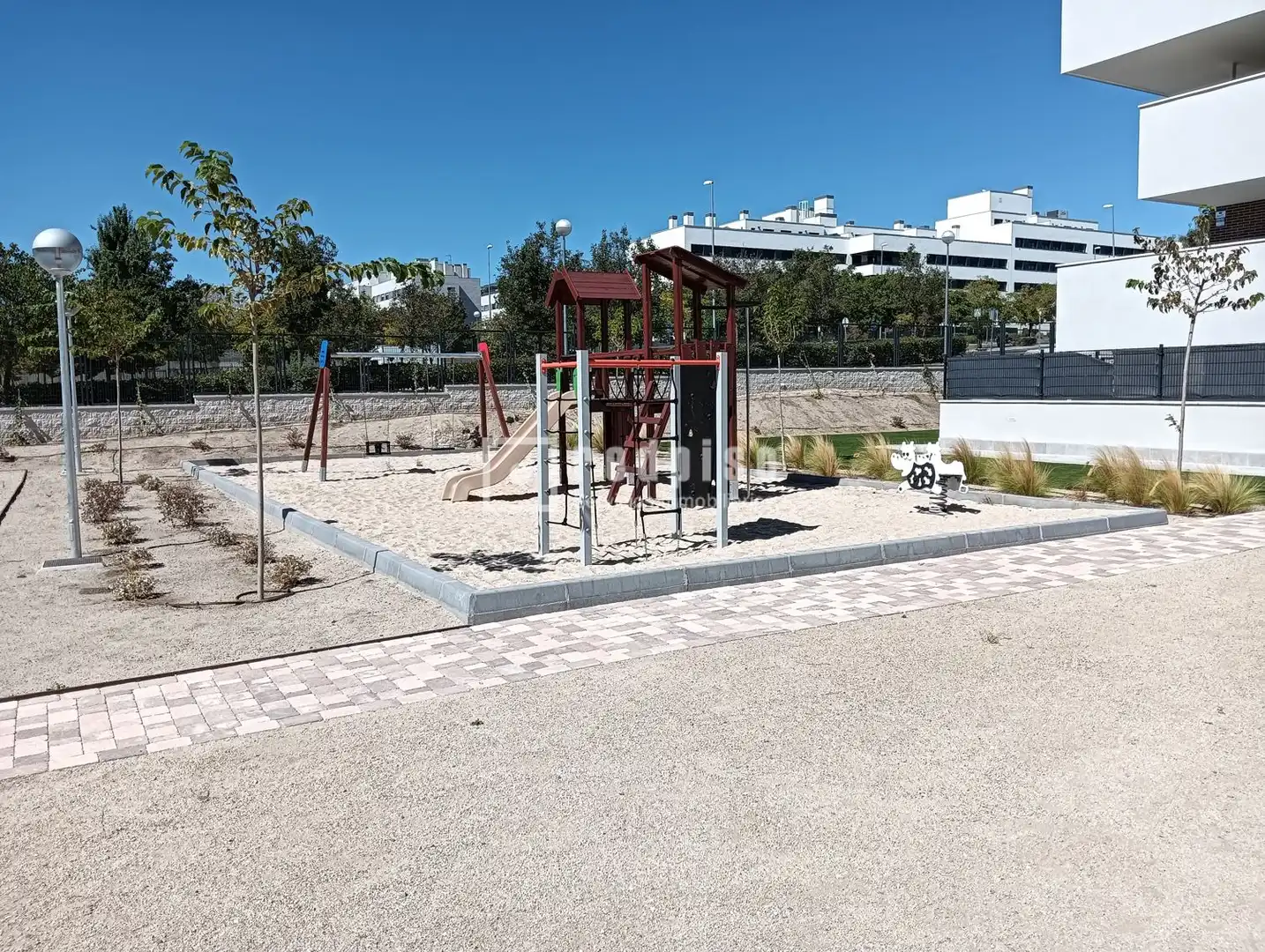 Aparcament de Estudi en venda en Colmenar Viejo amb Jardí privat, Terrassa i Piscina