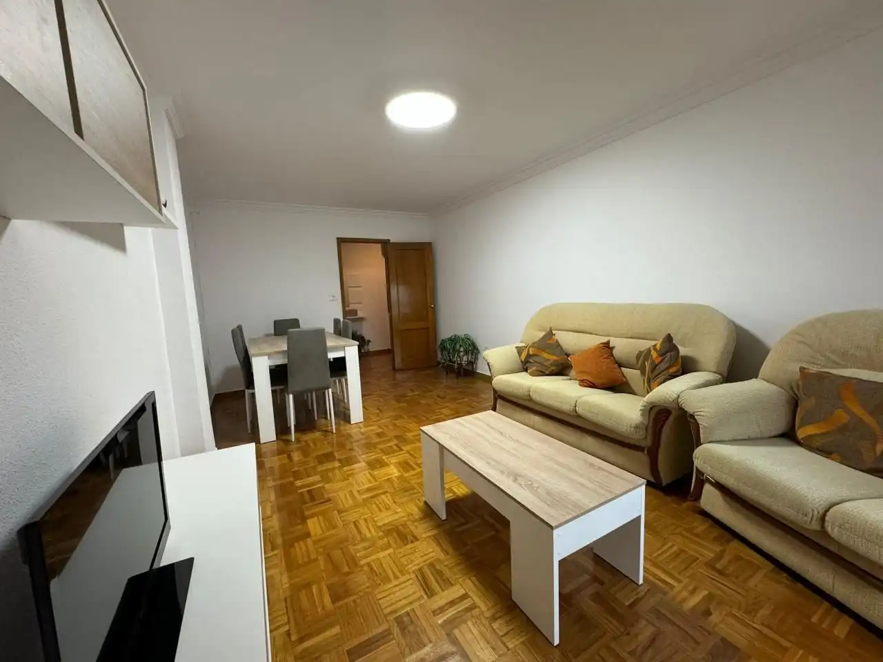 Living room of Flat for share in Ourense Capital   with Heating, Parquet flooring and Furnished