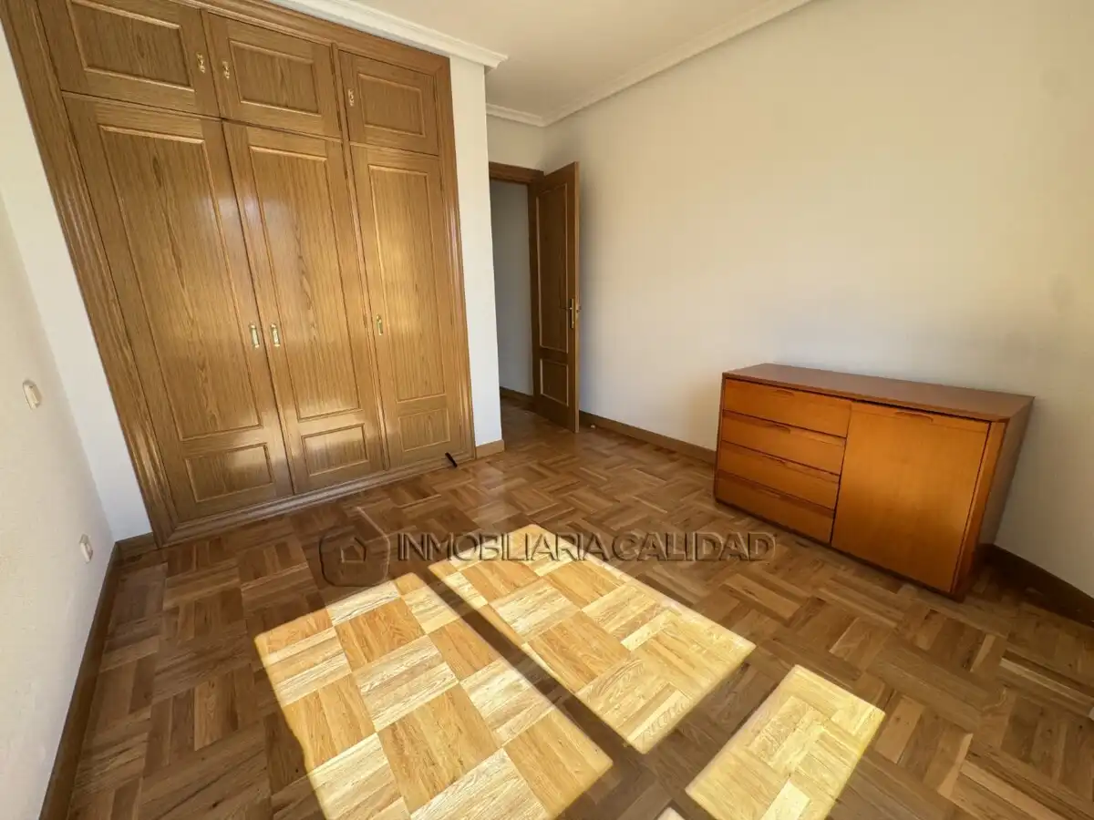 Habitación de Piso de alquiler en Burgos con Calefacción, Terraza y Amueblado