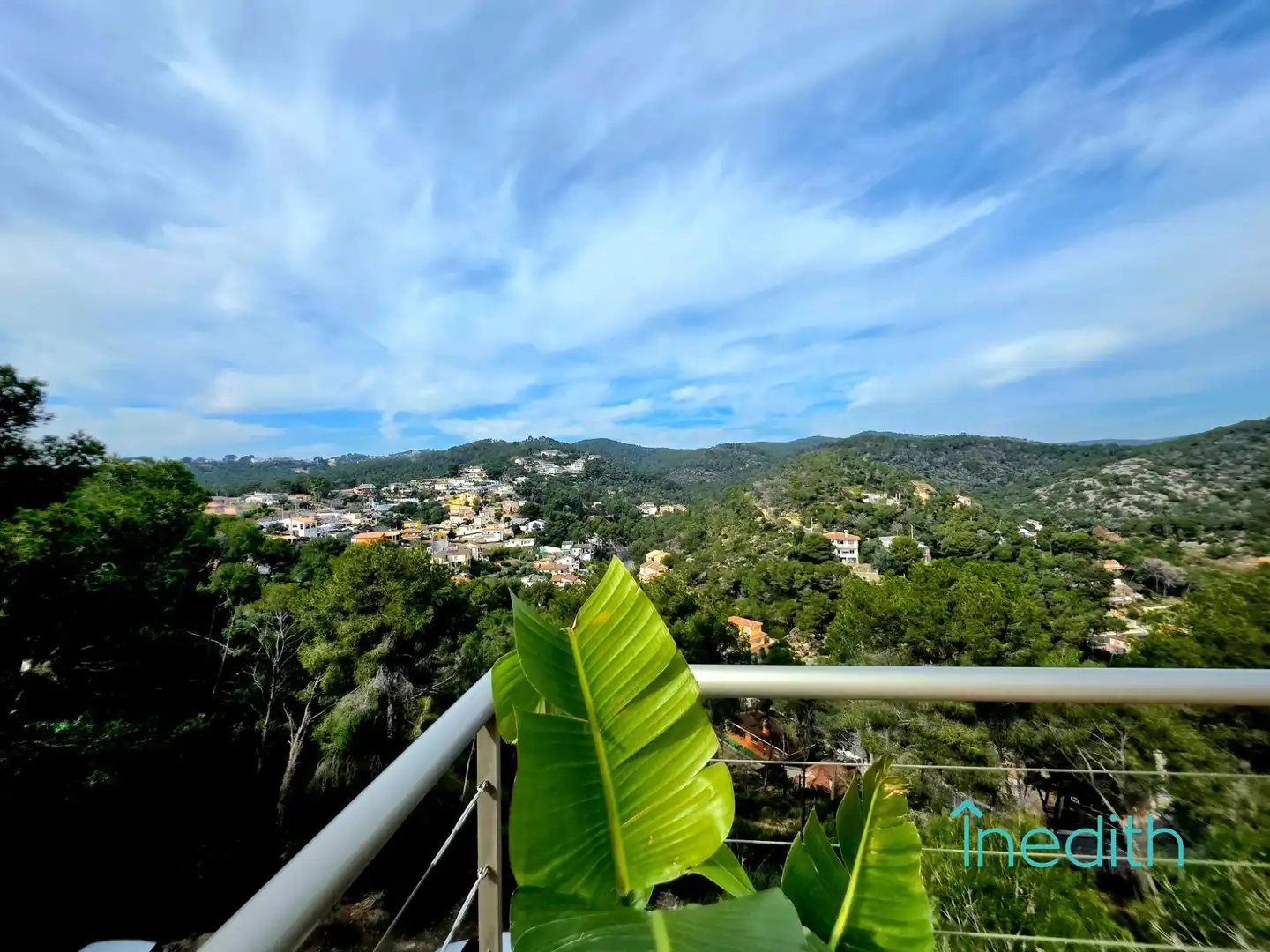 Vista exterior de Casa o xalet en venda en Cubelles amb Calefacció, Jardí privat i Terrassa