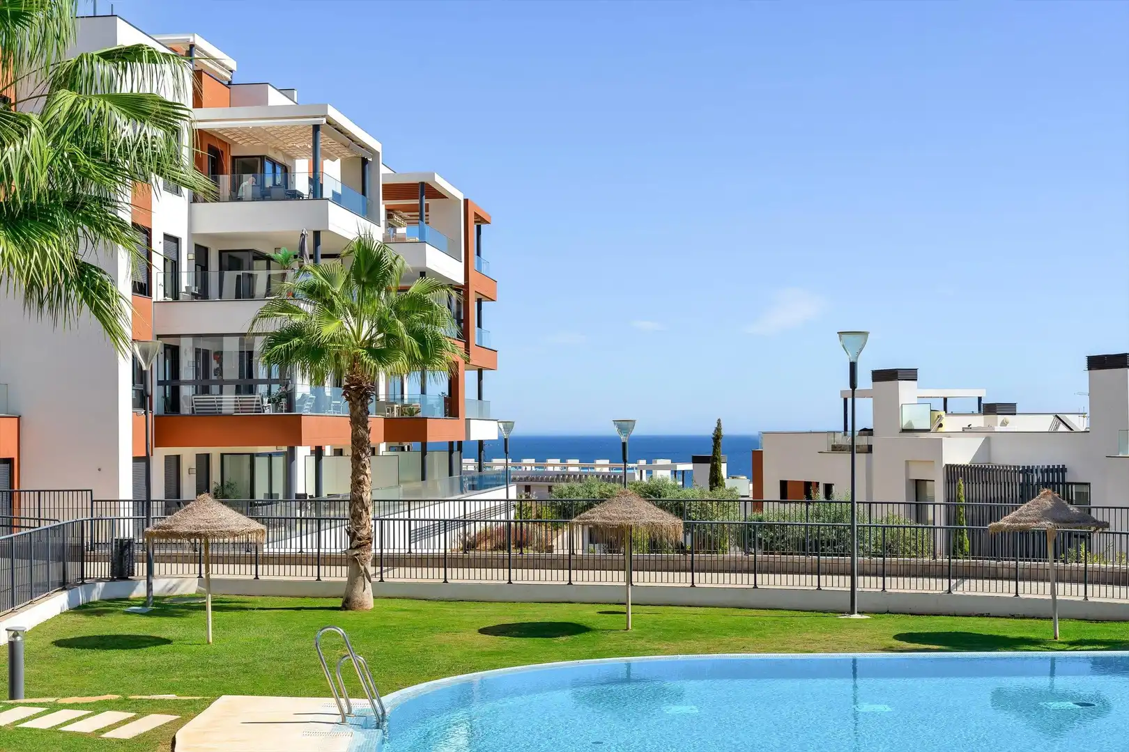 Piscina de Apartament en venda en Fuengirola amb Aire condicionat, Jardí privat i Terrassa