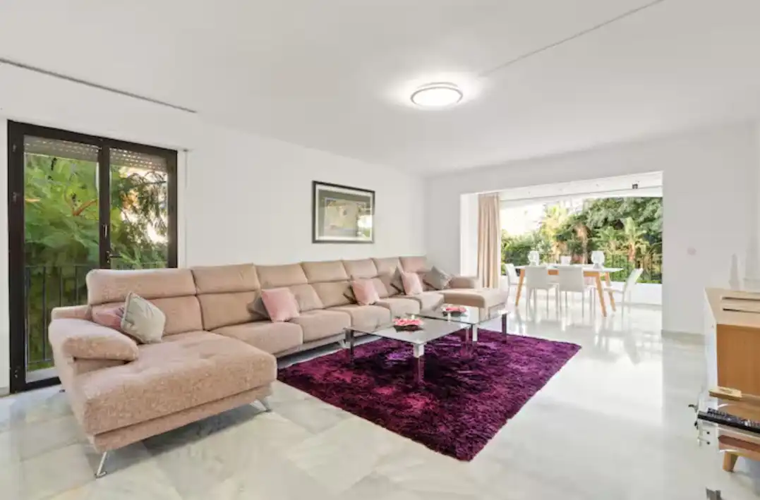 Sala d'estar de Apartament de lloguer en Marbella amb Aire condicionat, Calefacció i Parquet