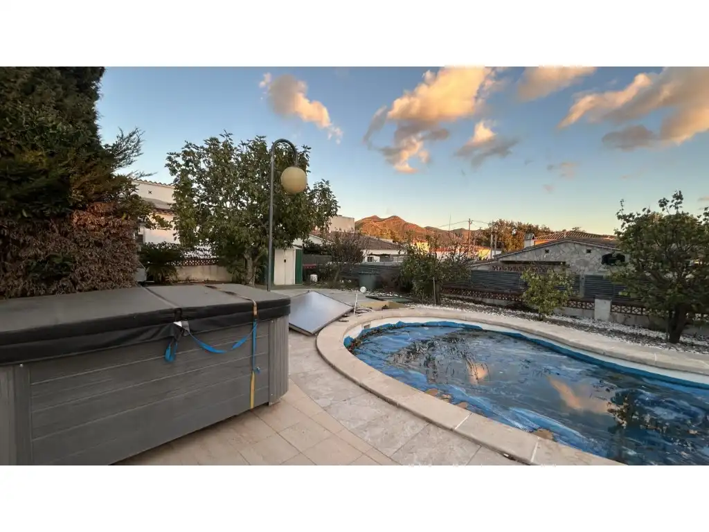 Piscina de Casa o xalet en venda en Roses