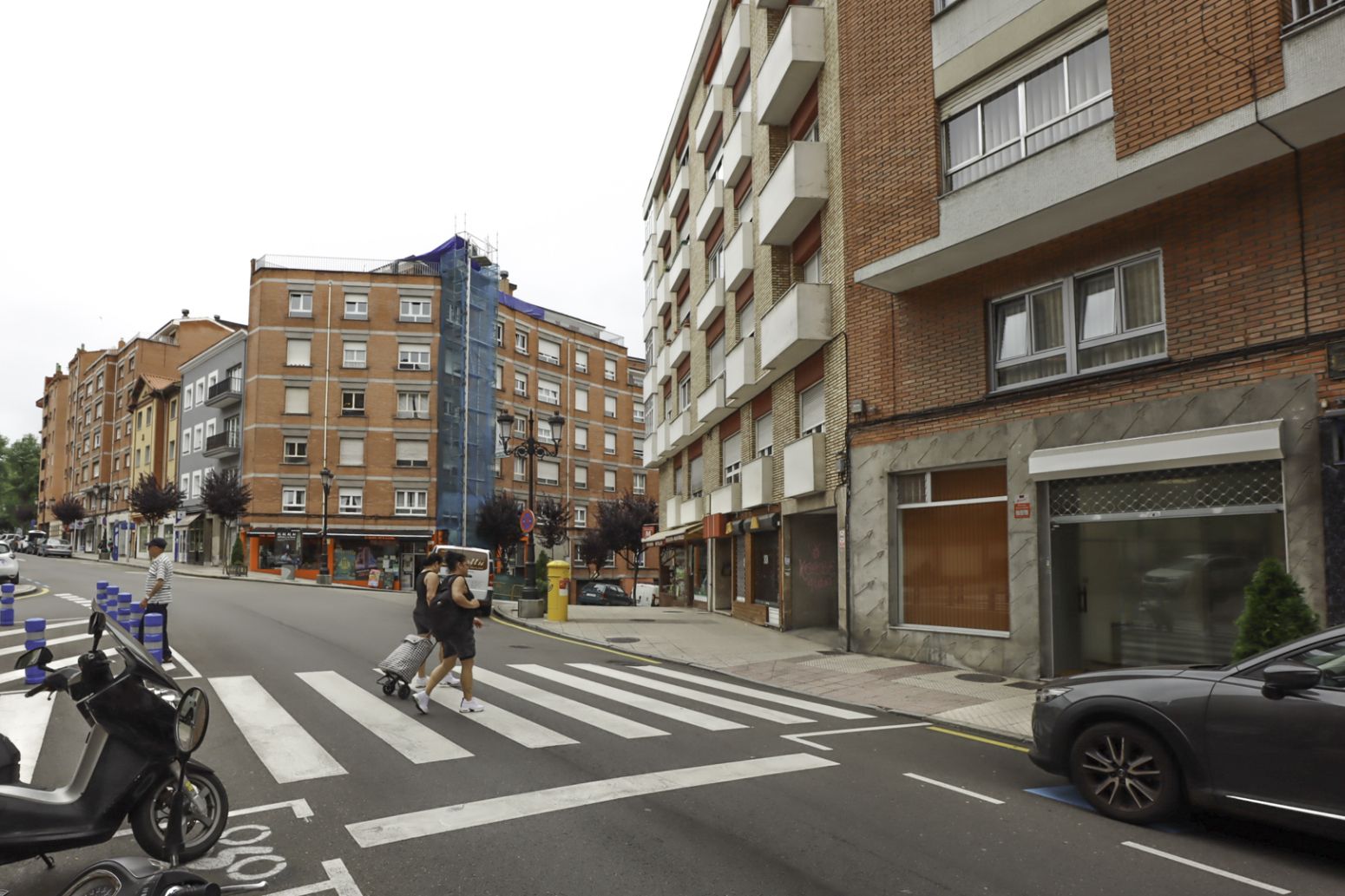 Vista exterior de Local de lloguer en Oviedo  amb Terrassa
