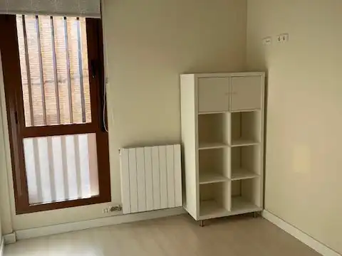 Dormitori de Oficina de lloguer en Zaragoza amb Calefacció i Moblat