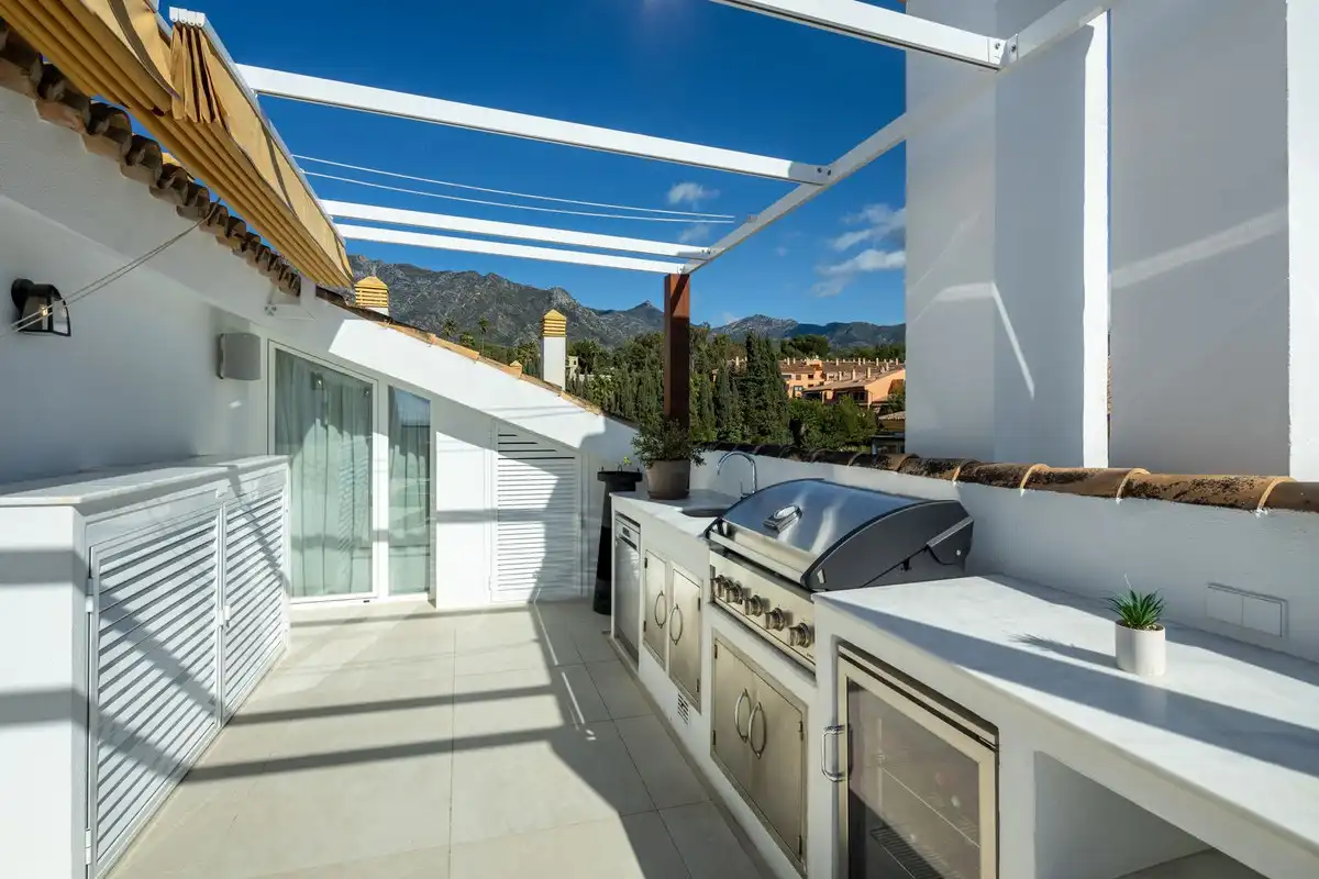 Terrassa de Dúplex en venda en Marbella amb Aire condicionat, Terrassa i Traster