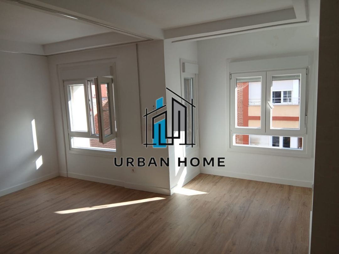 Exterior view of Flat for sale in León Capital   with Air Conditioner, Heating and Storage room