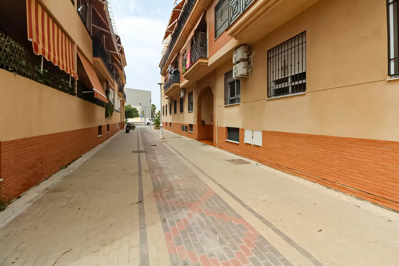 Vista exterior de Pis en venda en Motril amb Piscina comunitària