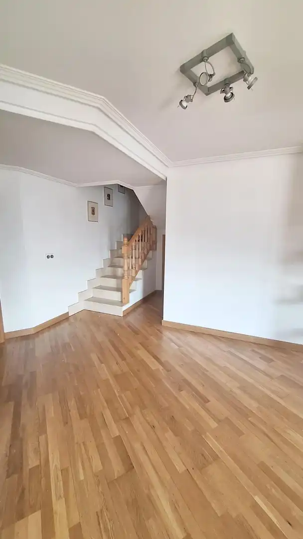 Piso en venta en Ponferrada con Calefacción, Trastero y Balcón