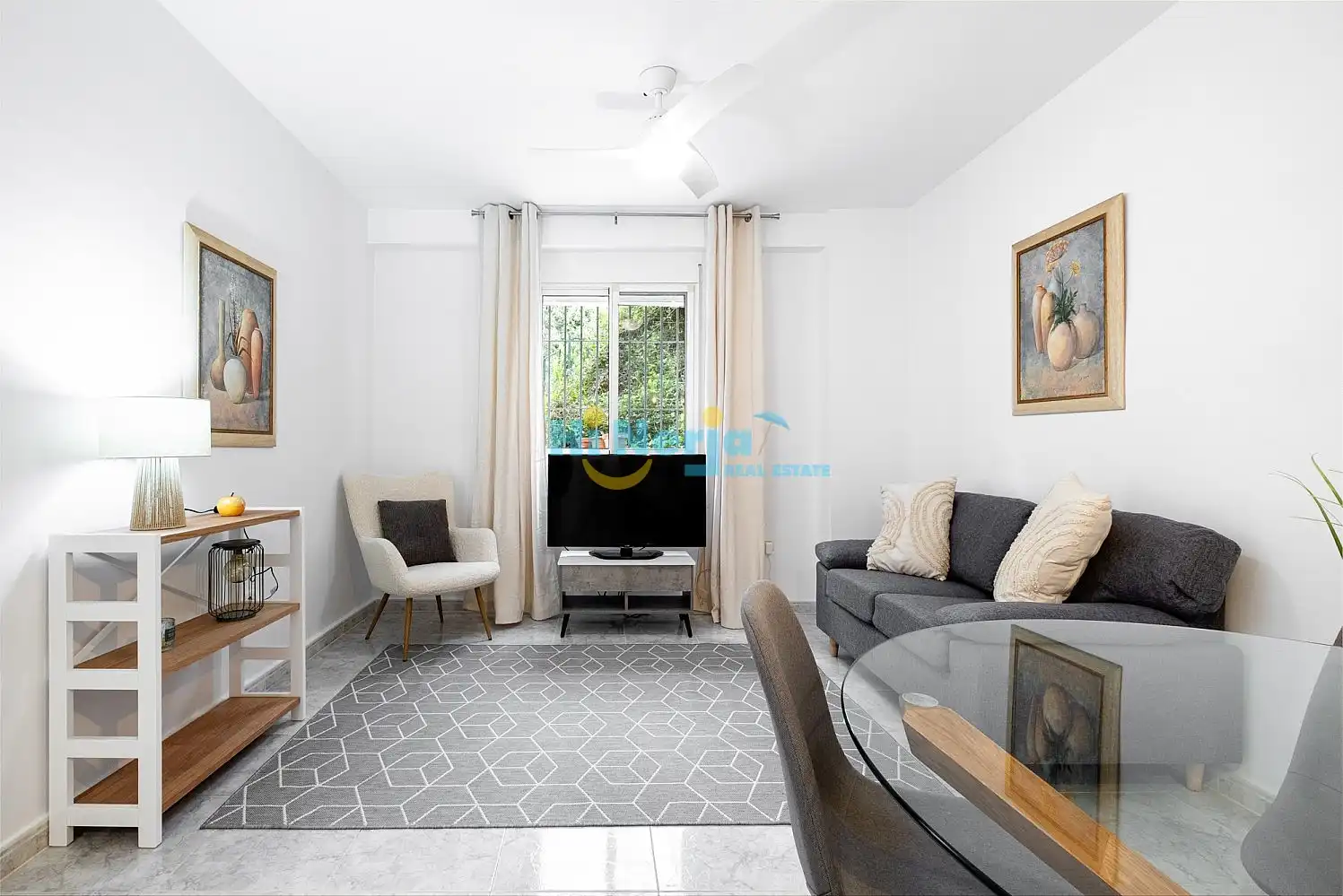 Wohnzimmer von Wohnungen zum Verkauf in Nerja mit Privatgarten, Schwimmbad und Möbliert