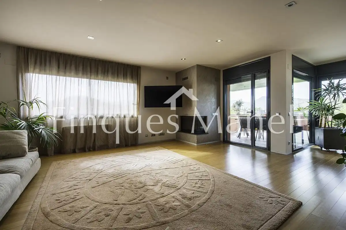 Sala d'estar de Pis en venda en Olot amb Aire condicionat i Terrassa