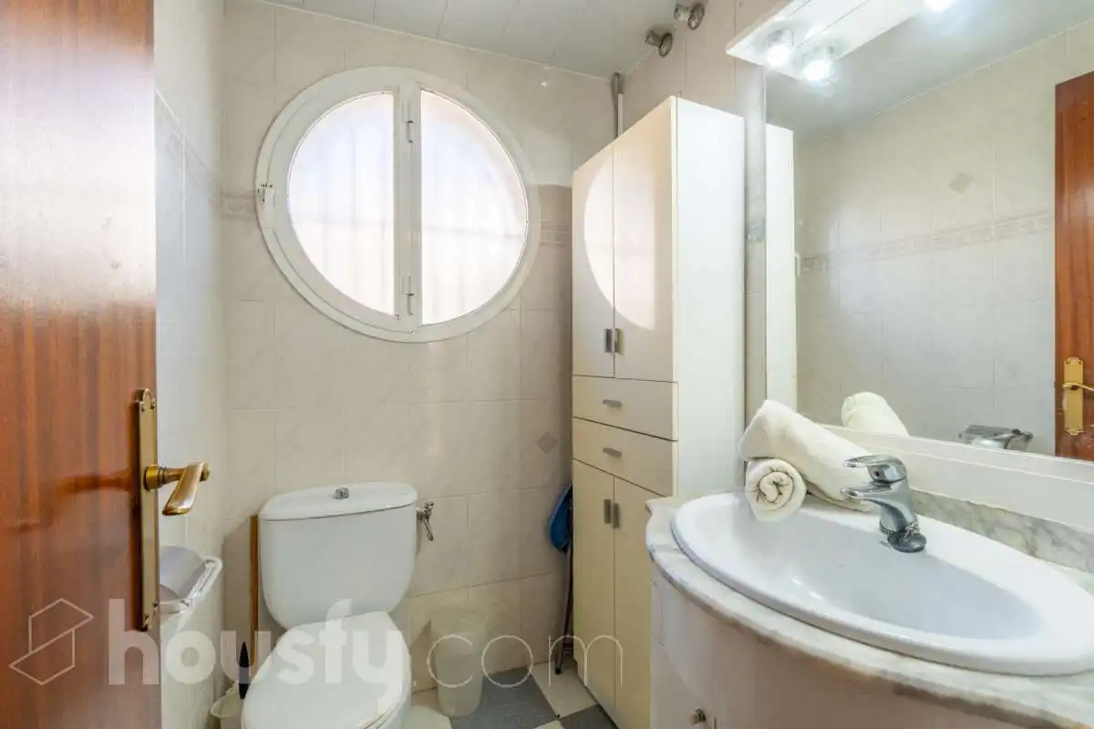 Bathroom of Houses for sale in Vilanova i la Geltrú  with Air Conditioner, Heating and Private garden