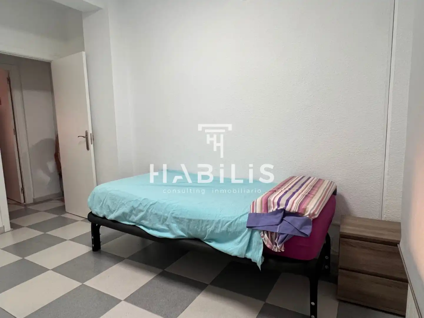 Bedroom of Flat for rent in Toledo  with Air Conditioner, Heating and Furnished