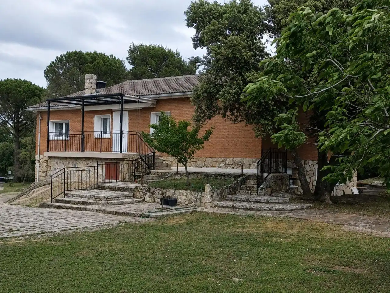 Exterior view of Houses for sale in La Cabrera  with Terrace