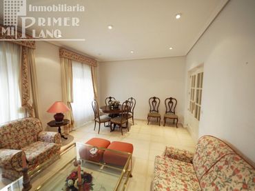 Casa amb balcó en venda a Tomelloso