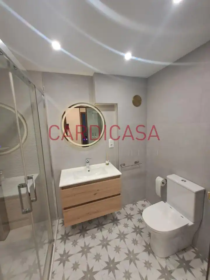 Baño de Piso de alquiler en Vigo  con Calefacción, Parquet y Balcón