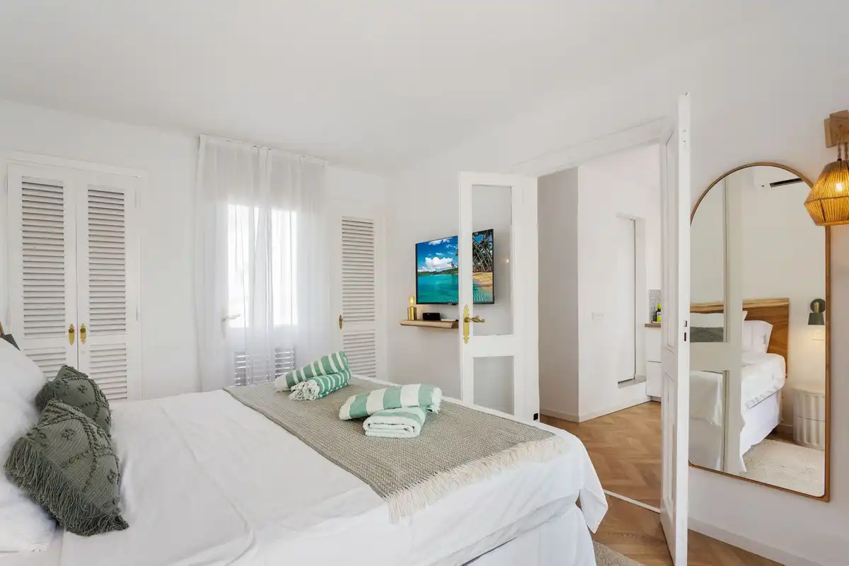 Bedroom of Flat for sale in Estepona  with Air Conditioner, Terrace and Community pool