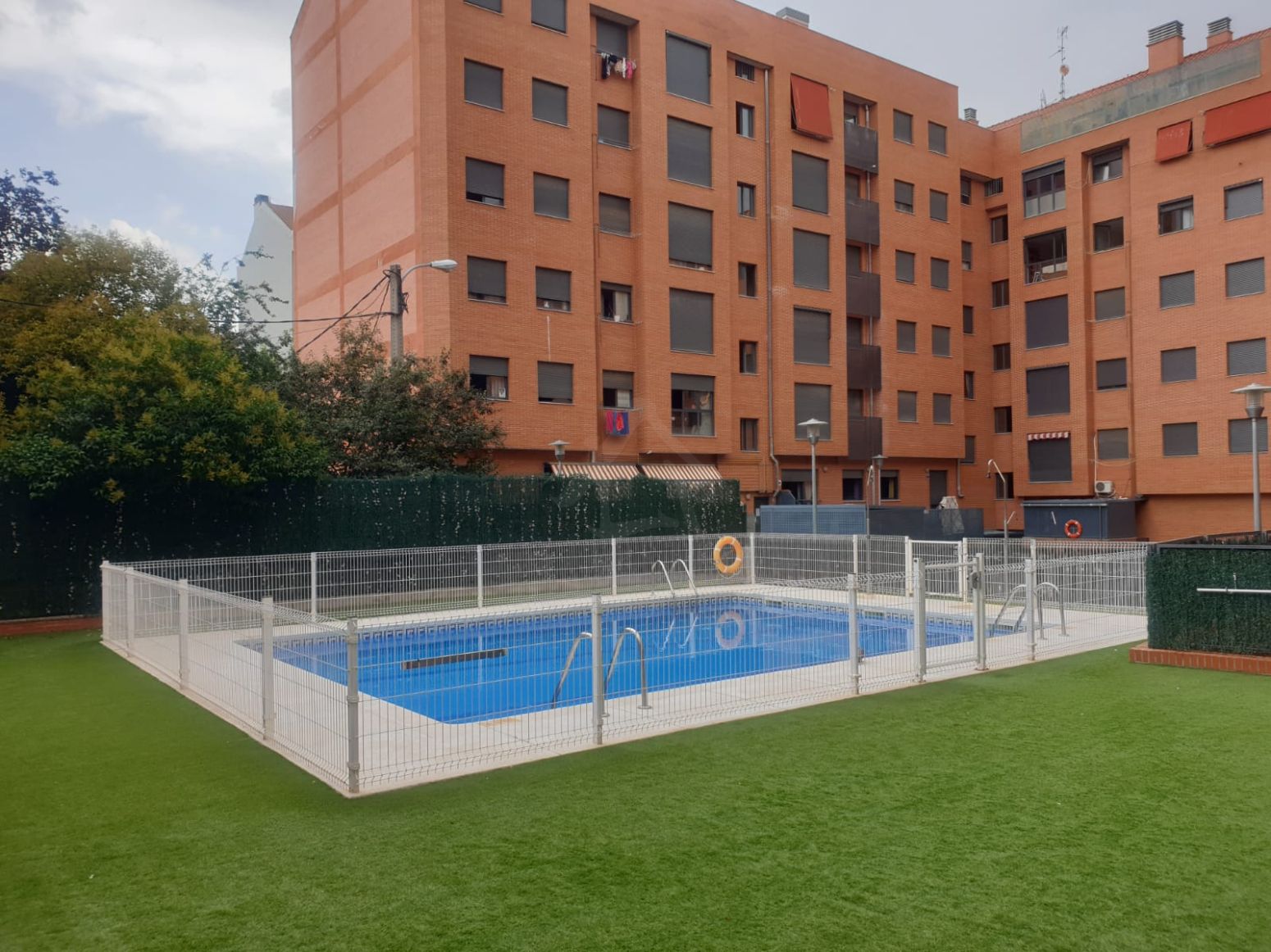 Swimming pool of Flat for sale in  Logroño  with Air Conditioner, Heating and Parquet flooring