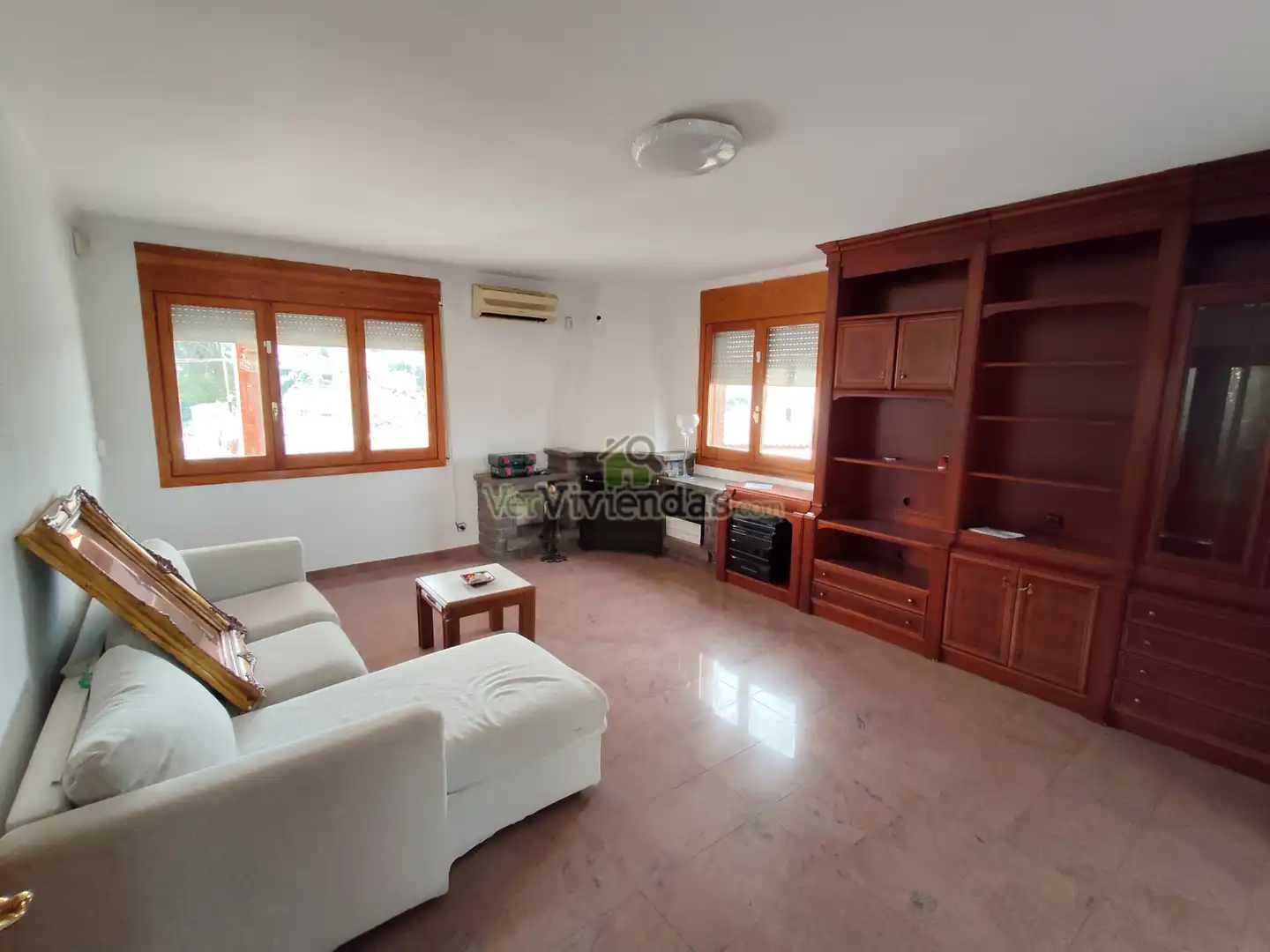 Sala d'estar de Casa o xalet en venda en Cerdanyola del Vallès amb Calefacció, Jardí privat i Parquet