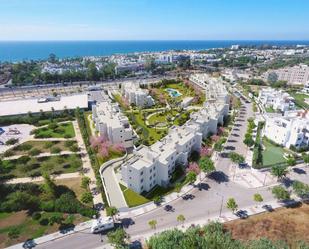 Vista exterior de Àtic en venda en Estepona amb Aire condicionat, Terrassa i Traster