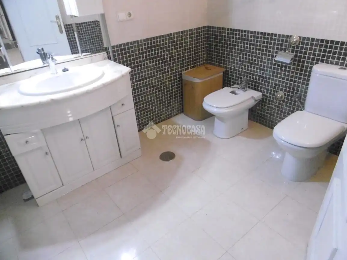 Bathroom of Flat for rent in Madrid  with Air Conditioner and Furnished