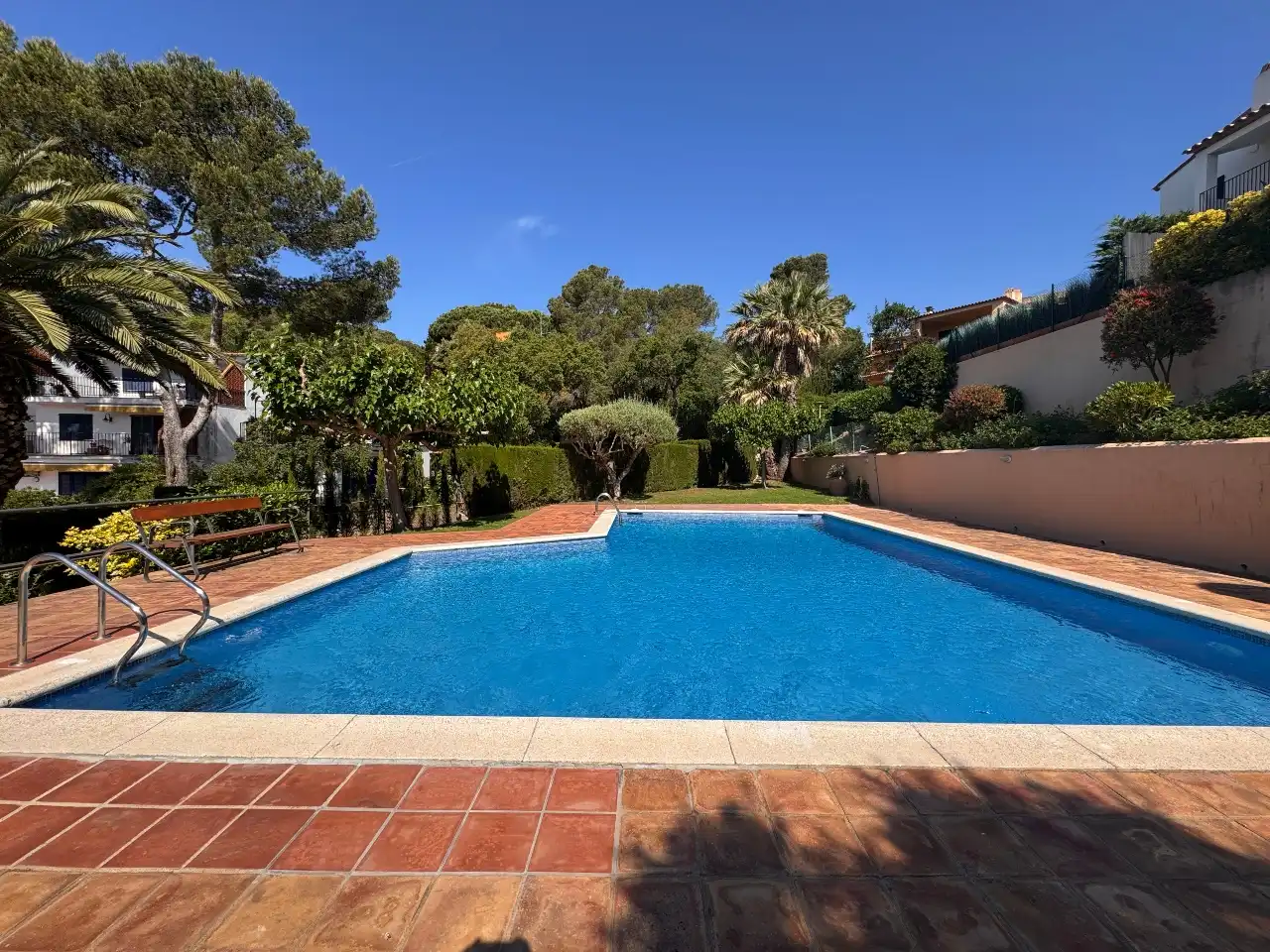 Schwimmbecken von Haus oder Chalet zum Verkauf in Palafrugell mit Klimaanlage, Privatgarten und Terrasse
