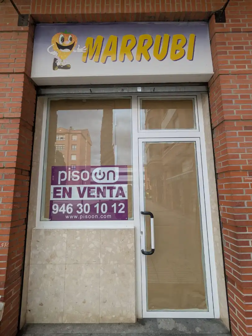 Locale commerciale in vendita a Andramariko Plaza 2