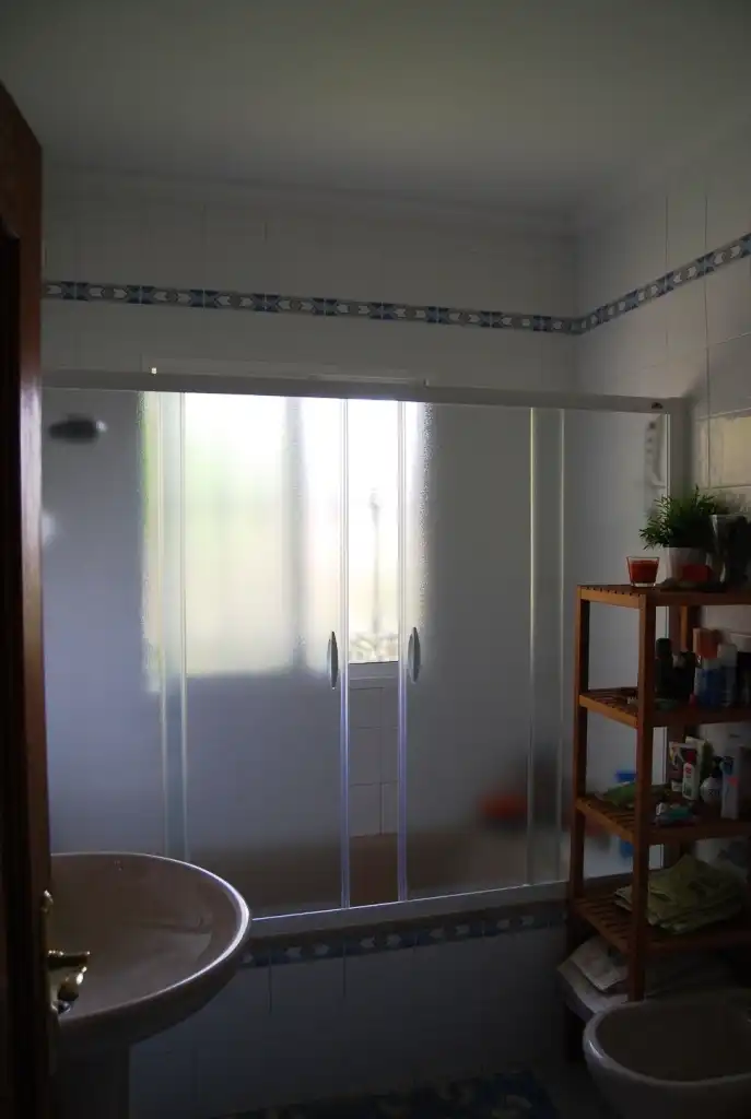 Bany de Casa o xalet en venda en Alhaurín de la Torre amb Aire condicionat, Jardí privat i Terrassa