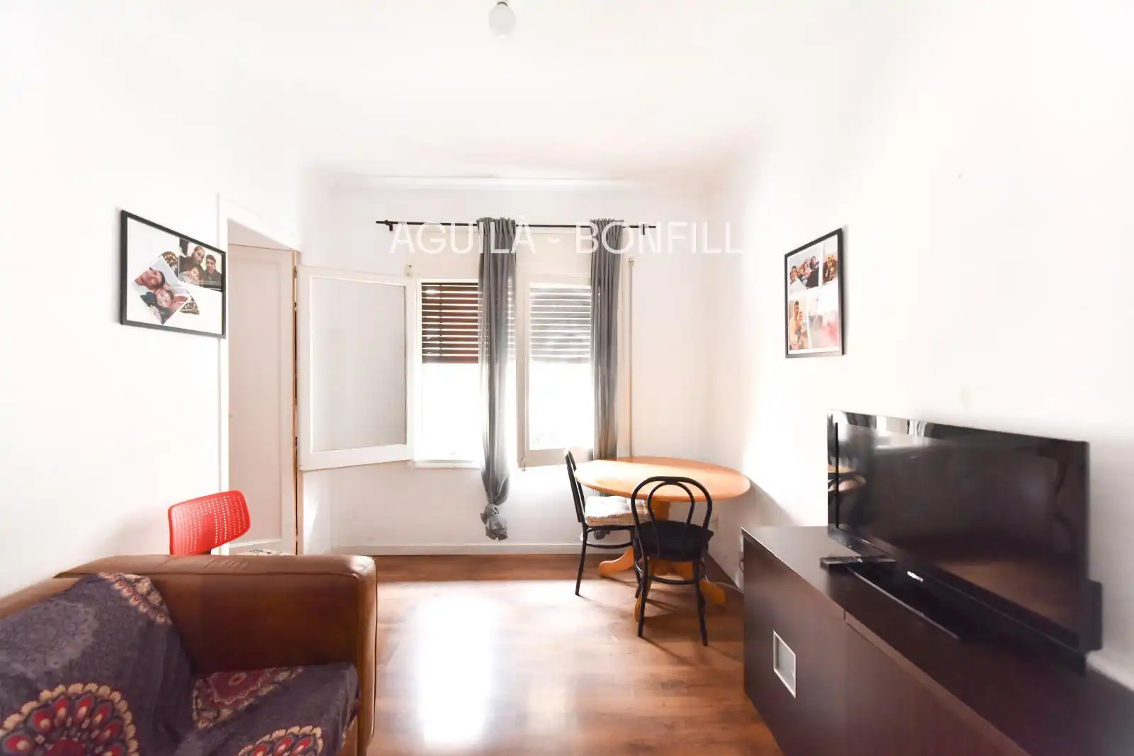 Bedroom of Flat for sale in Barcelona