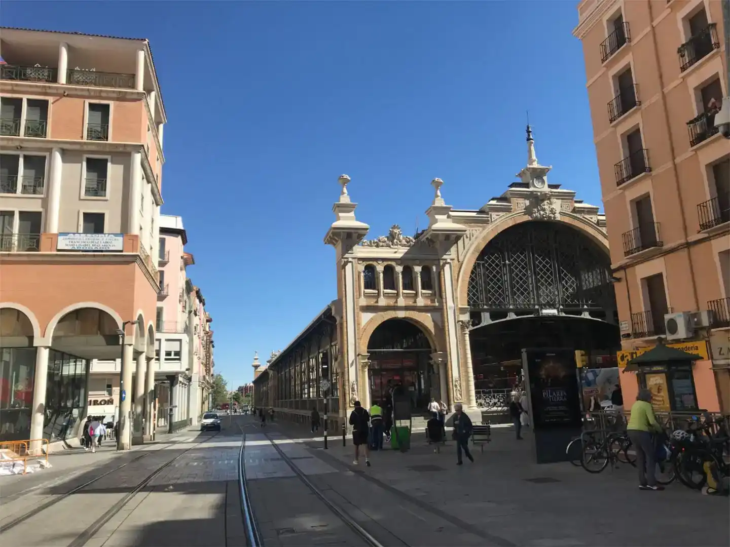 Außenansicht von Wohnung zum Verkauf in  Zaragoza Capital mit Klimaanlage und Balkon