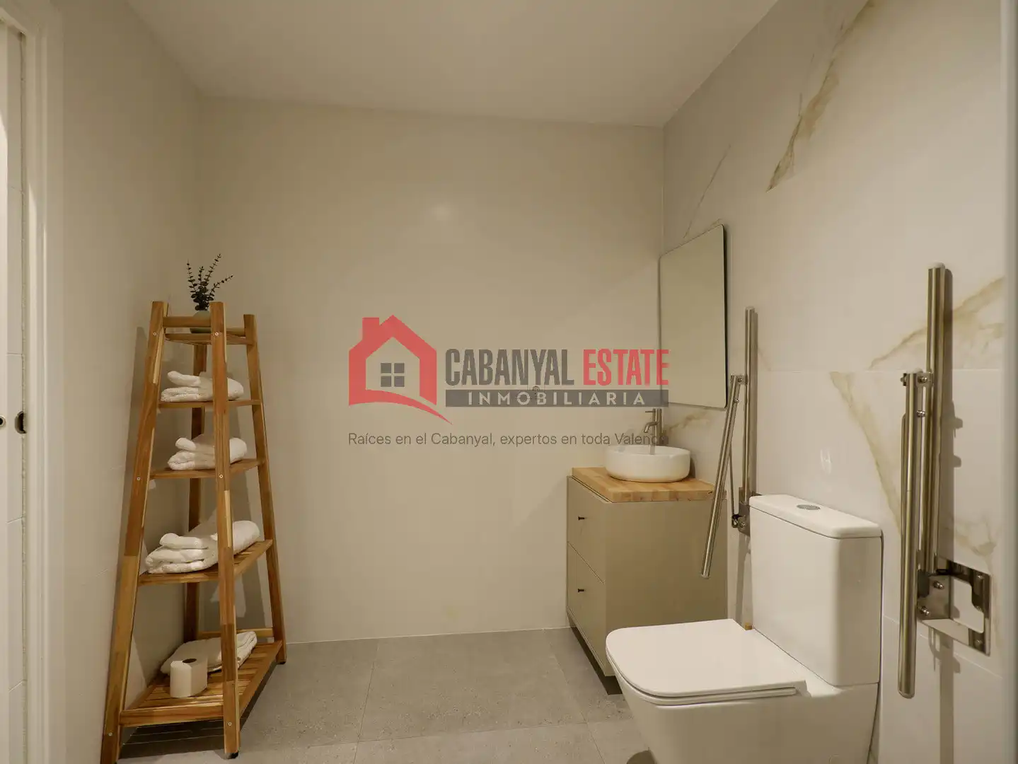 Baño de Apartamento en venta en Valencia con Aire acondicionado, Calefacción y Trastero