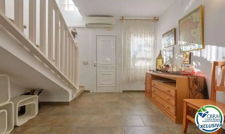 Detached homes for sale in Roses  with Private garden and Community pool