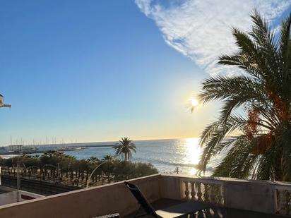 Vista exterior de Casa o xalet en venda en Premià de Mar amb Aire condicionat, Terrassa i Balcó