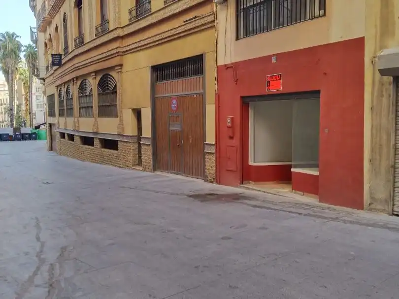 Vista exterior de Local de lloguer en Jaén