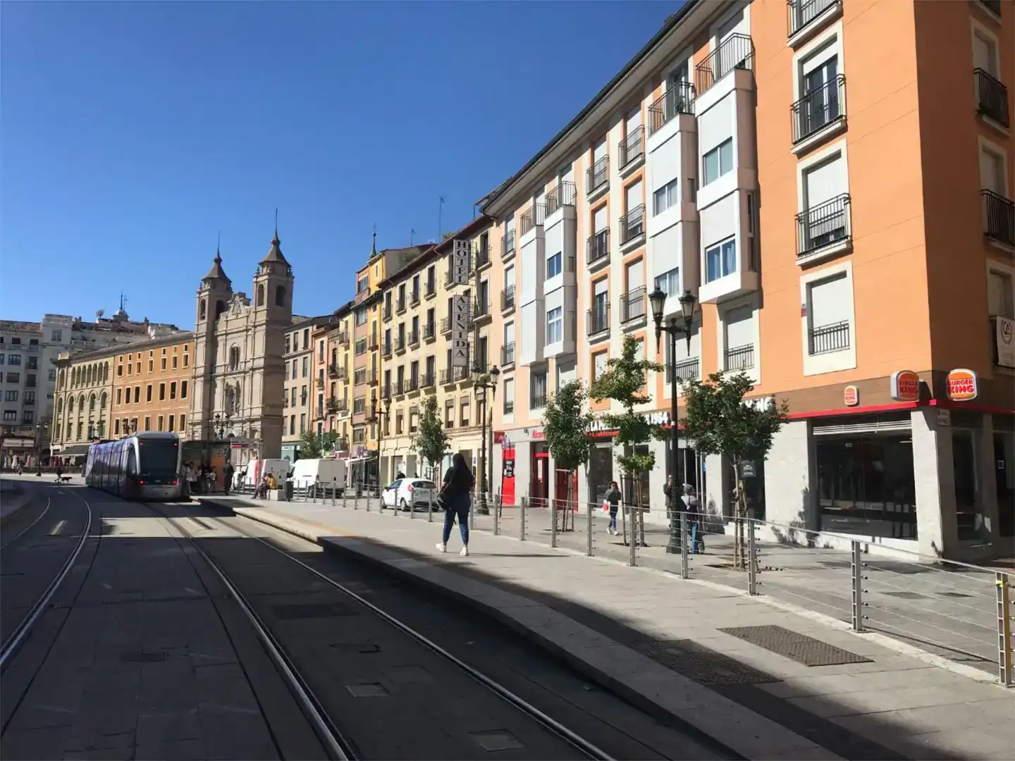 Außenansicht von Wohnung zum Verkauf in  Zaragoza Capital mit Klimaanlage und Balkon