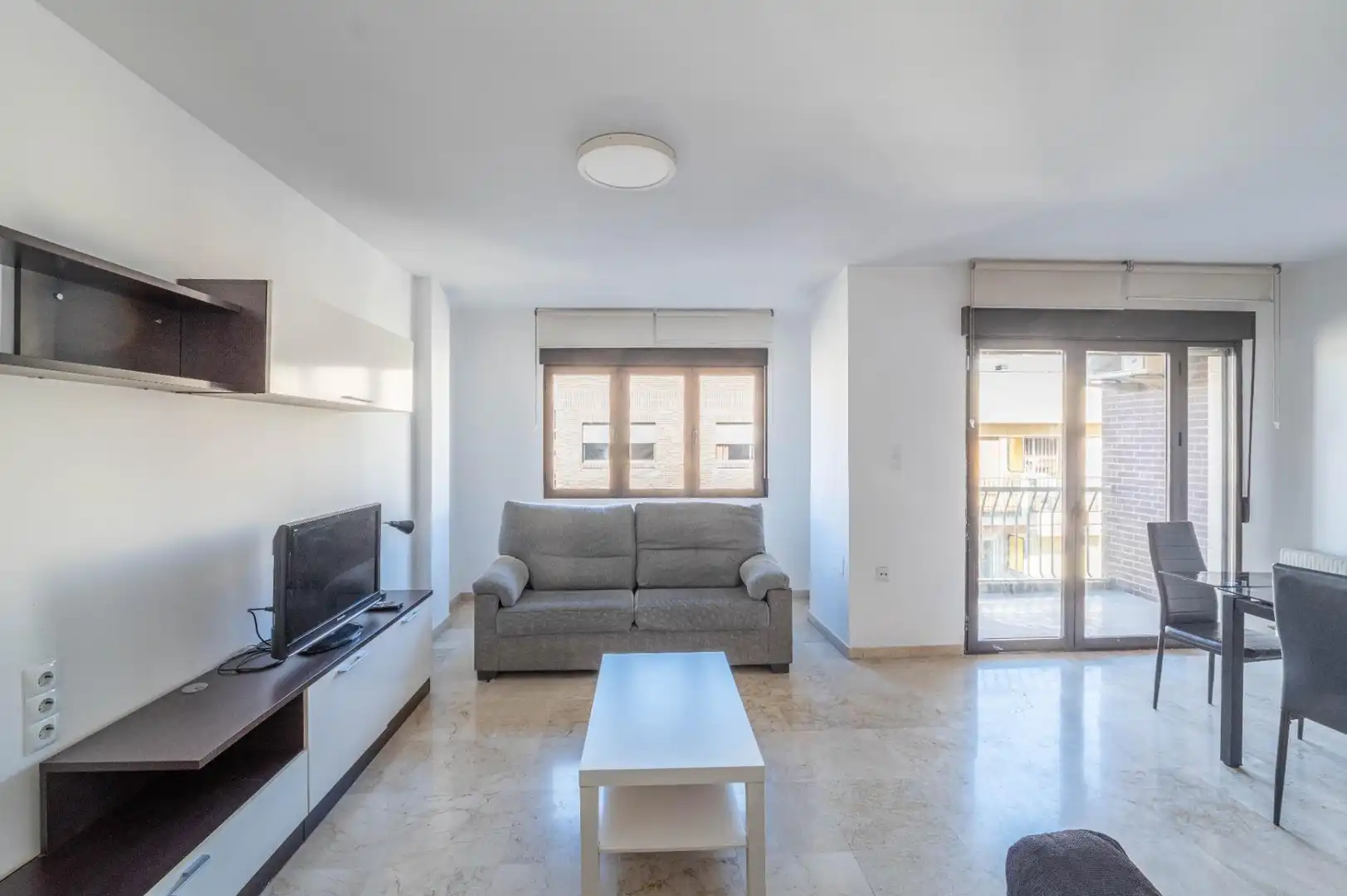 Sala d'estar de Pis en venda en Granada amb Aire condicionat, Calefacció i Moblat