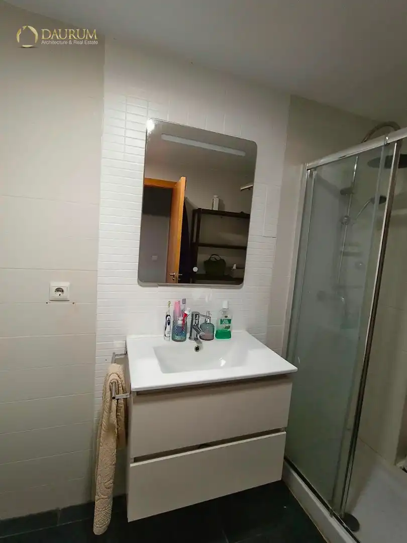 Bathroom of Flat for sale in Casc Urbà