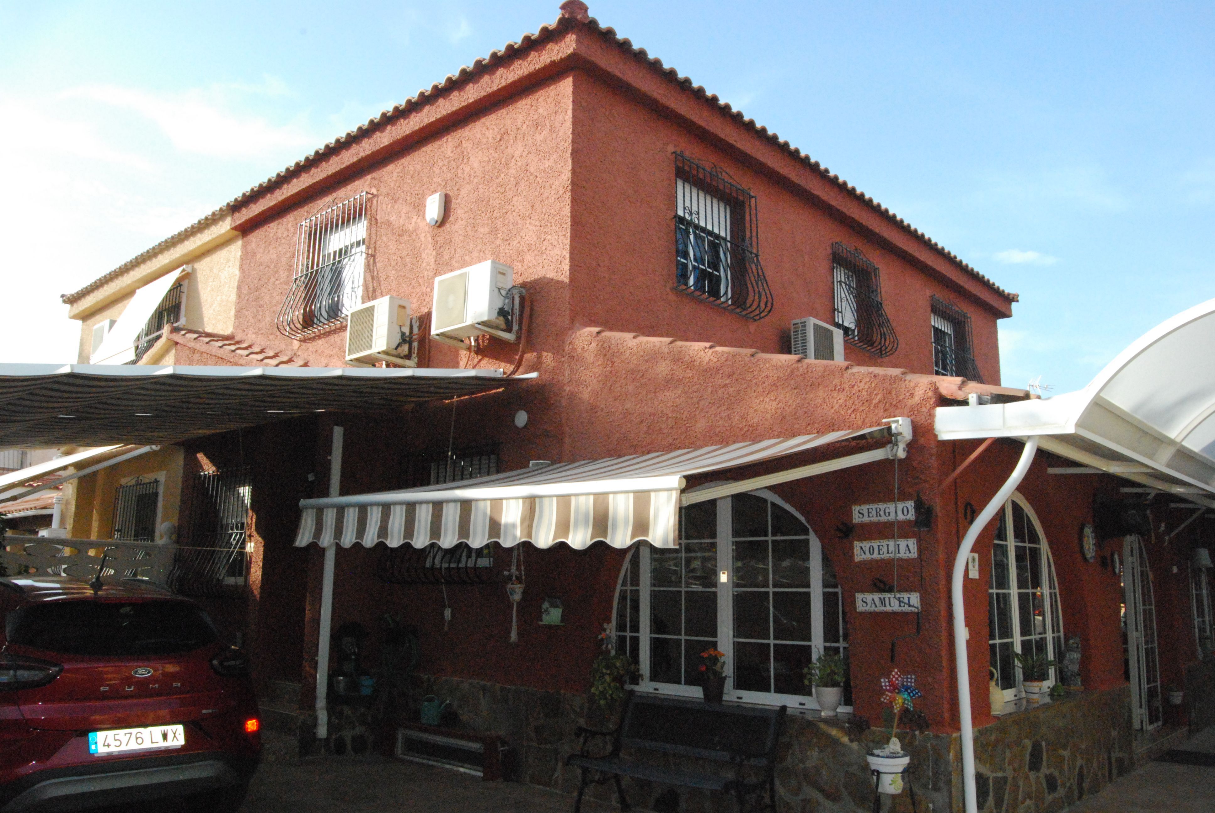 Casa adosada en venda en San Vicente del Raspeig / Sant Vicent del Raspeig amb Aire condicionat, Jardí privat i Terrassa