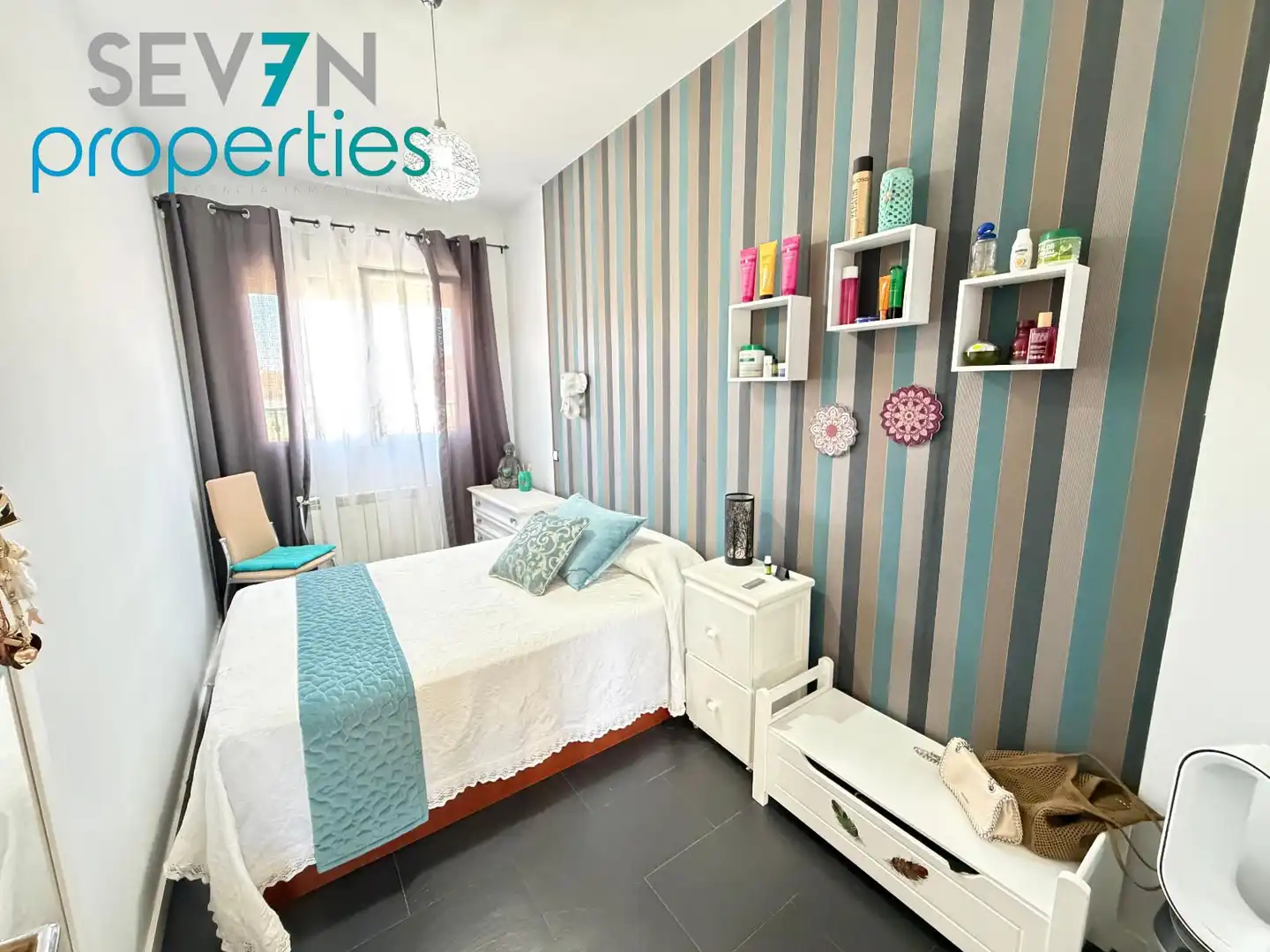 Habitación de Casa adosada en venta en Novés con Calefacción, Jardín privado y Horno