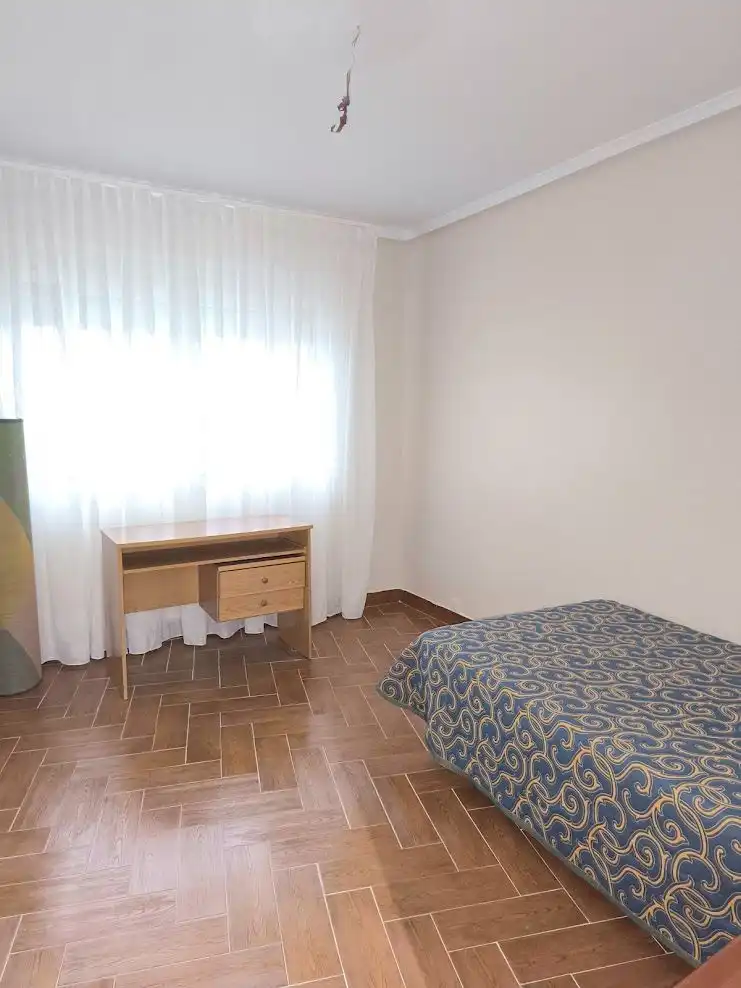 Dormitori de Casa o xalet de lloguer en A Coruña Capital  amb Calefacció, Jardí privat i Terrassa