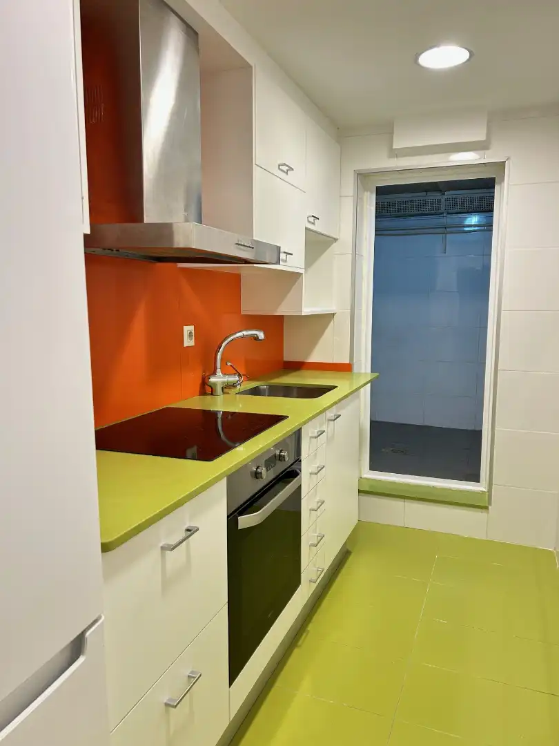 Kitchen of Flat for sale in L'Hospitalet de Llobregat  with Air Conditioner, Heating and Oven
