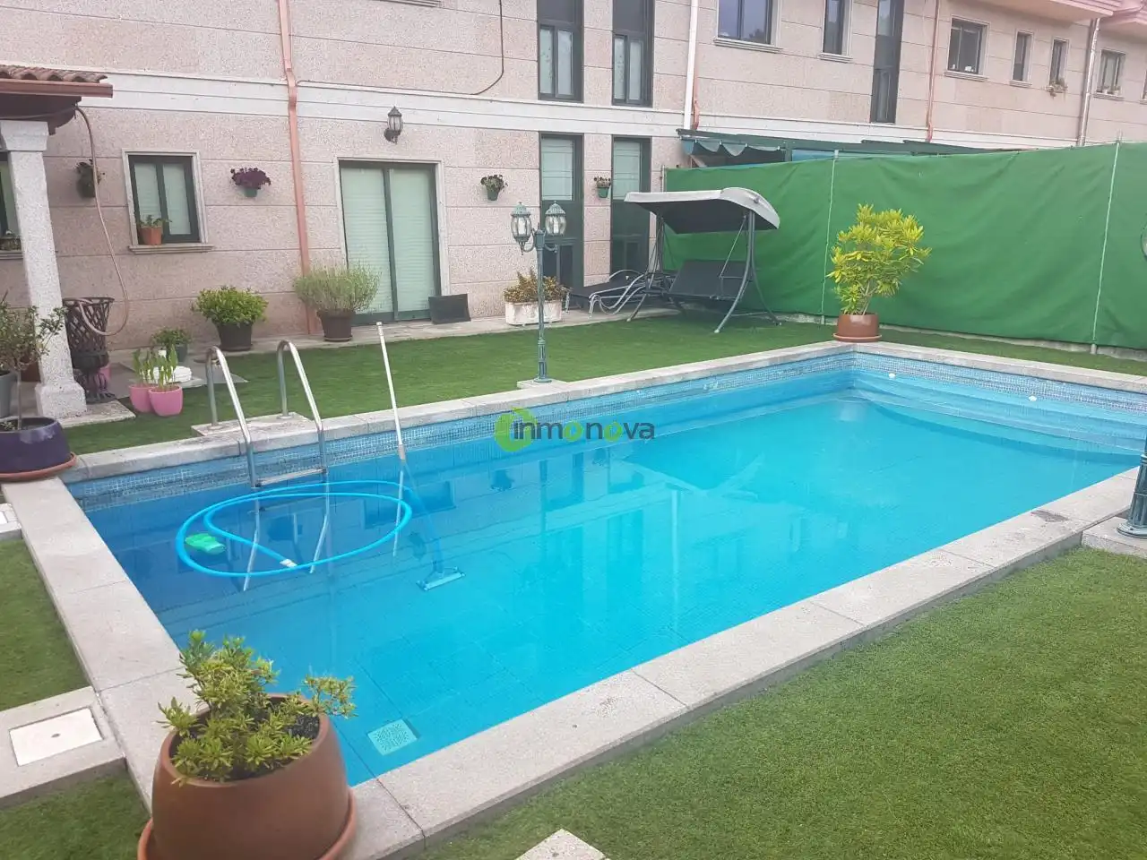 Piscina de Casa adosada en venda en Ponteareas amb Calefacció, Jardí privat i Terrassa