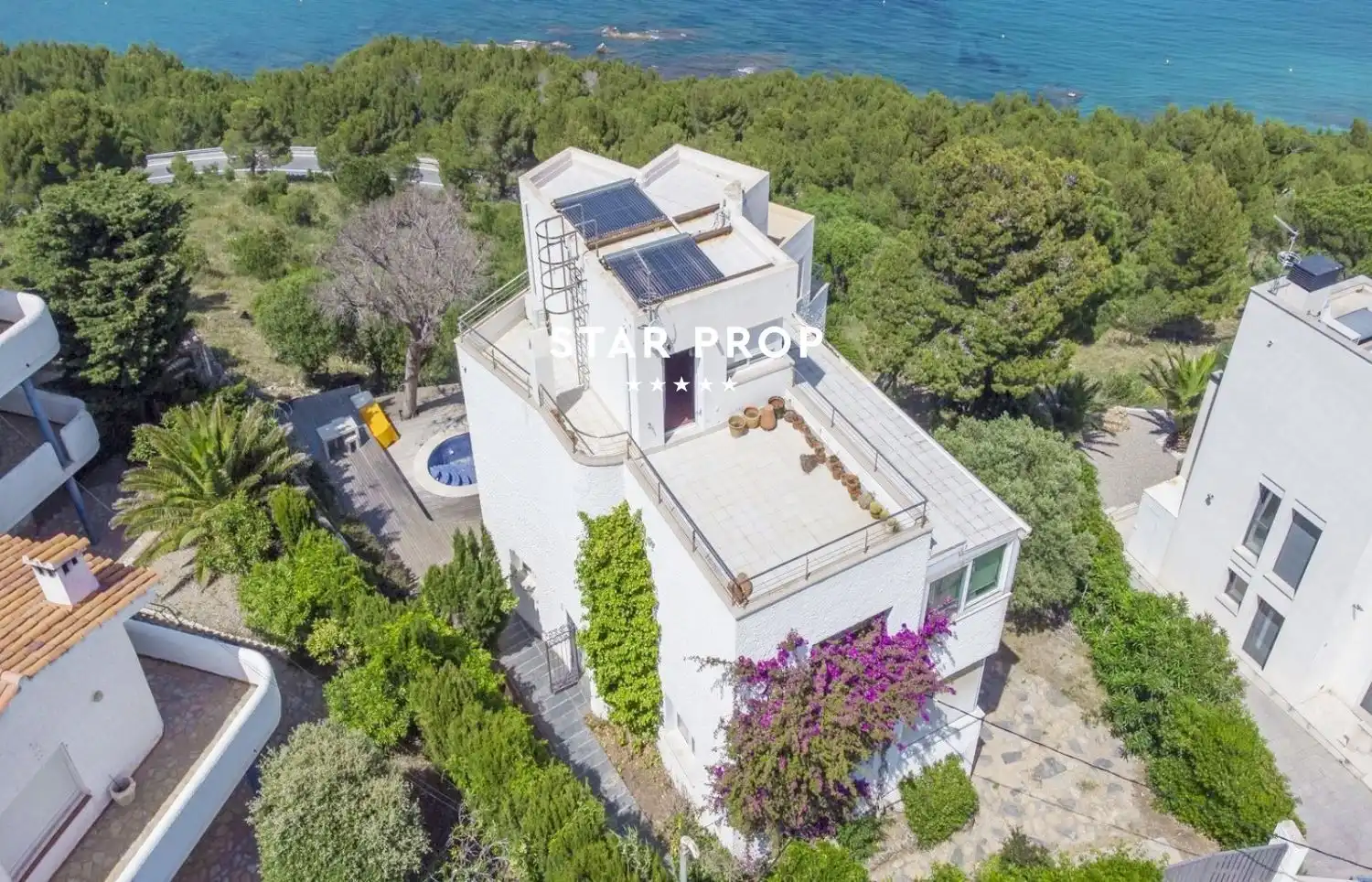 Vista exterior de Casa o xalet en venda en Llançà amb Aire condicionat, Calefacció i Parquet