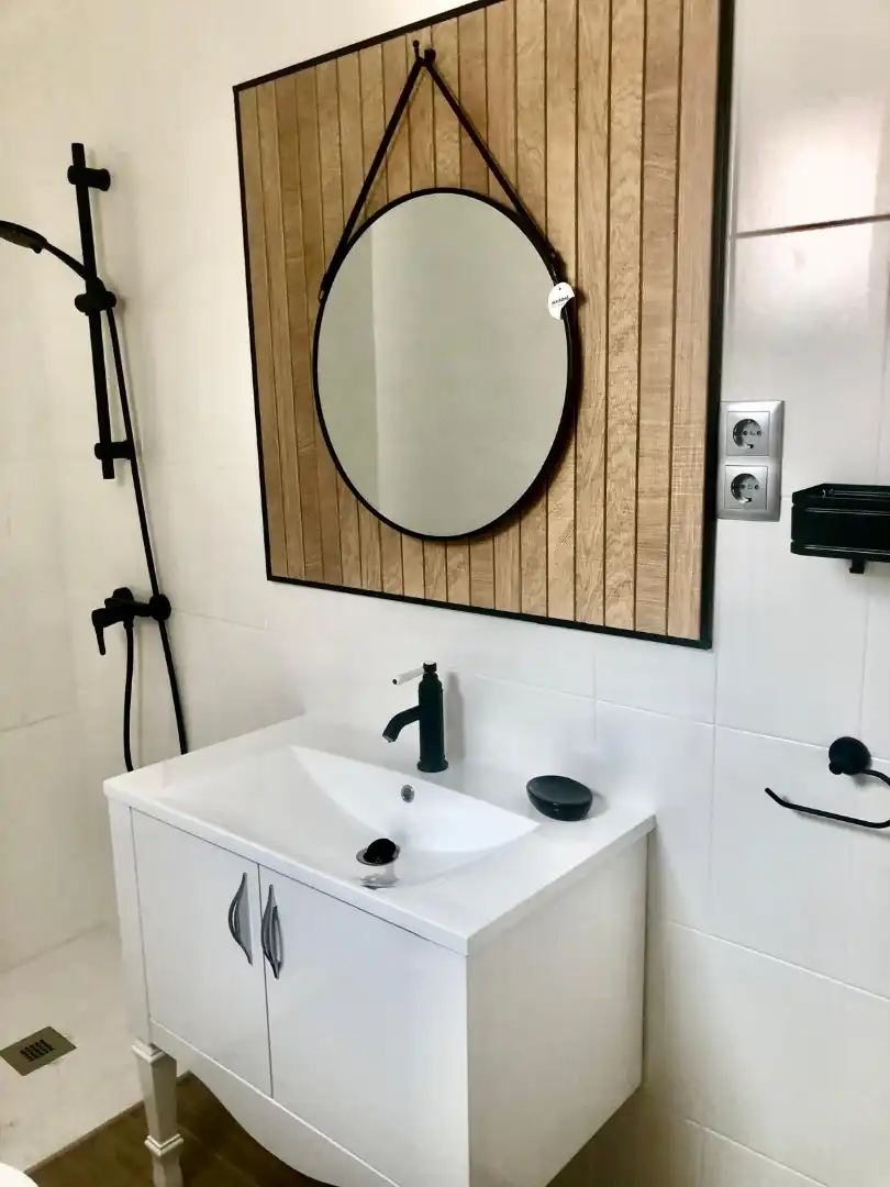 Bathroom of Apartments for rent in Linares  with Air Conditioner, Heating and Furnished