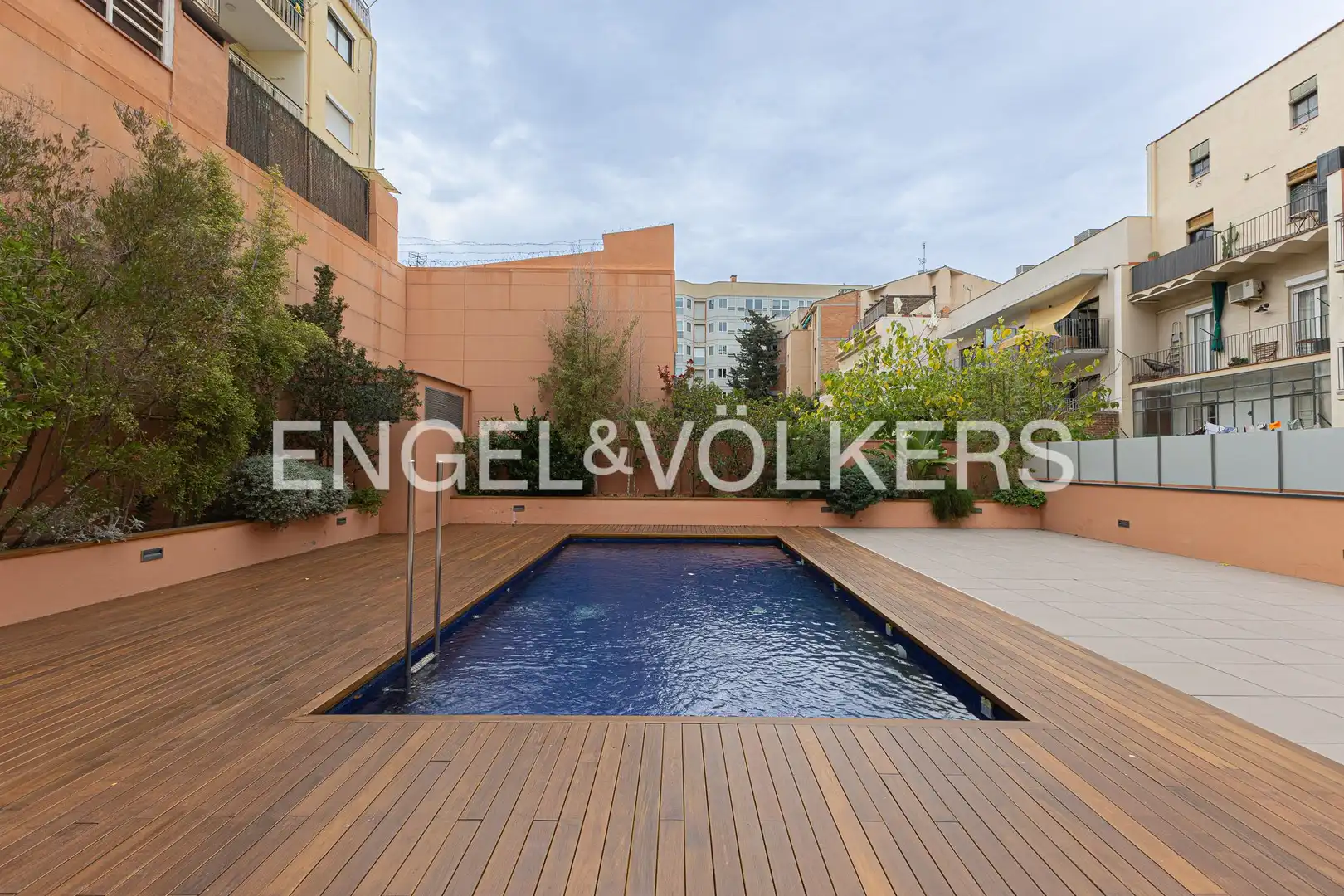 Piscina de Pis en venda en Barcelona amb Aire condicionat, Calefacció i Parquet