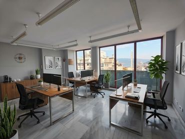 Ufficio con balcone in affitto a Rúa de Urzáiz